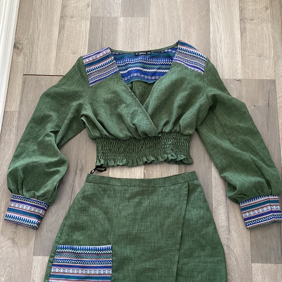 Two piece set - Picture 3 of 6